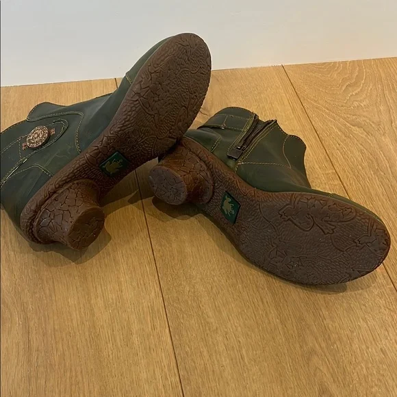 El Naturalista Green Leather Ankle Boots w side zip. Size 41 (size 10). - Picture 3 of 11